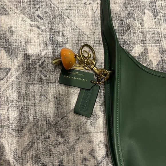 NWOT Coach Hunter Green Curve Zip Bag (with charm) - Picture 12 of 14